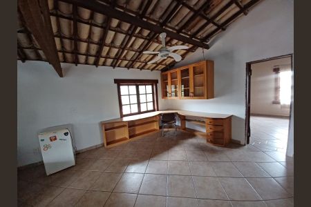 Casa para alugar com 1000m², 4 quartos e 5 vagasSala