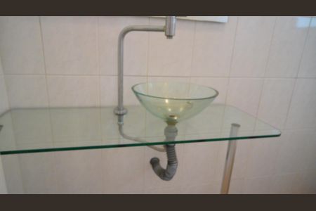 Casa de condomínio para alugar com 200m², 4 quartos e 3 vagas Casa de condomínio para alugar com 200m², 4 quartos e 3 vagasBanheiro 4 / lavabo da sala