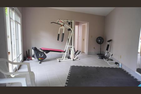 Casa de condomínio para alugar com 200m², 4 quartos e 3 vagas Casa de condomínio para alugar com 200m², 4 quartos e 3 vagasÁrea comum - Academia