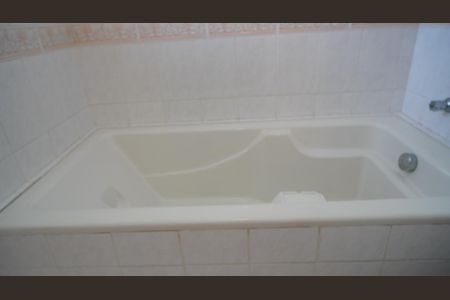 Casa de condomínio para alugar com 200m², 4 quartos e 3 vagas Casa de condomínio para alugar com 200m², 4 quartos e 3 vagasBanheira na suite