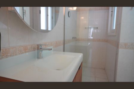 Casa de condomínio para alugar com 200m², 4 quartos e 3 vagas Casa de condomínio para alugar com 200m², 4 quartos e 3 vagasBanheiro 1 suíte