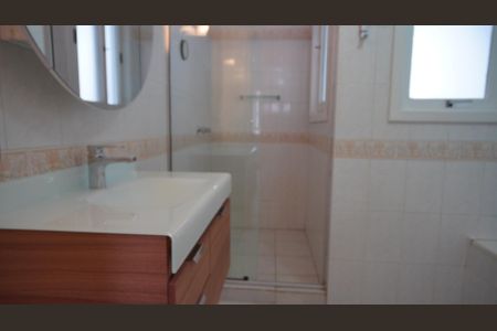 Casa de condomínio para alugar com 200m², 4 quartos e 3 vagas Casa de condomínio para alugar com 200m², 4 quartos e 3 vagasBanheiro 1 suite