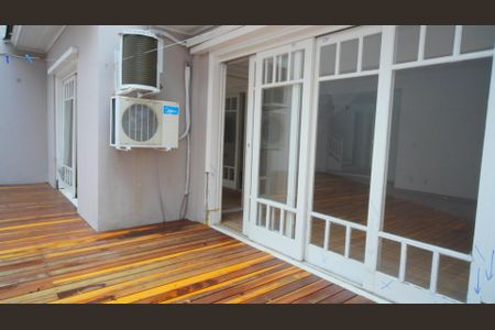 Casa de condomínio para alugar com 200m², 4 quartos e 3 vagas Casa de condomínio para alugar com 200m², 4 quartos e 3 vagasVaranda gourmet e da sala