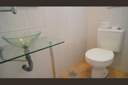 Casa de condomínio para alugar com 200m², 4 quartos e 3 vagas Casa de condomínio para alugar com 200m², 4 quartos e 3 vagasBanheiro 4/ lavabo da sala