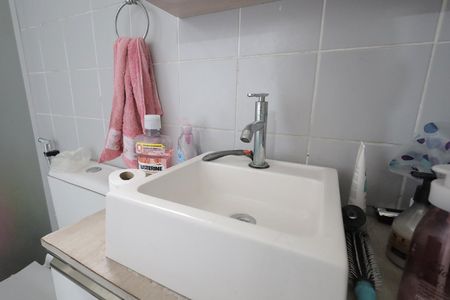 Casa de condomínio à venda com 120m², 3 quartos e 2 vagasBanheiro 2