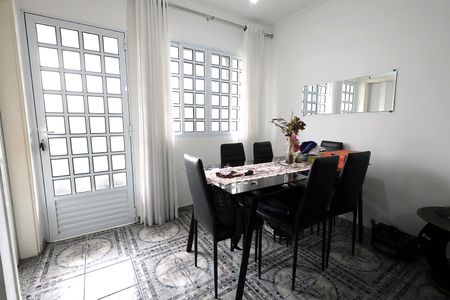 Casa de condomínio à venda com 120m², 3 quartos e 2 vagasSala