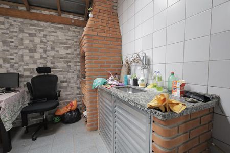 Casa de condomínio à venda com 120m², 3 quartos e 2 vagasChurrasqueira
