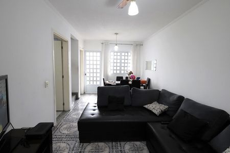 Casa de condomínio à venda com 120m², 3 quartos e 2 vagasSala