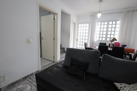 Casa de condomínio à venda com 120m², 3 quartos e 2 vagasSala