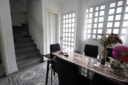 Casa de condomínio à venda com 120m², 3 quartos e 2 vagasSala