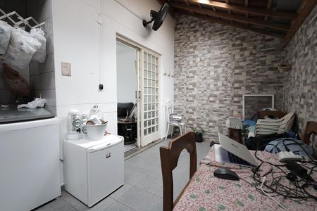 Casa de condomínio à venda com 120m², 3 quartos e 2 vagasChurrasqueira