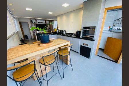 Apartamento à venda com 2 quartos, 120m² em , Belo Horizonte