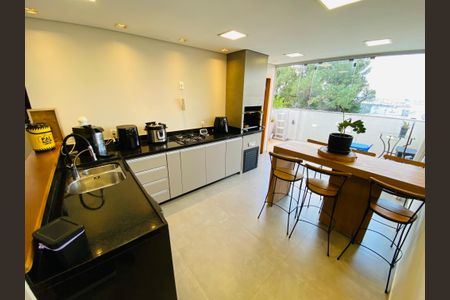 Apartamento à venda com 2 quartos, 120m² em , Belo Horizonte