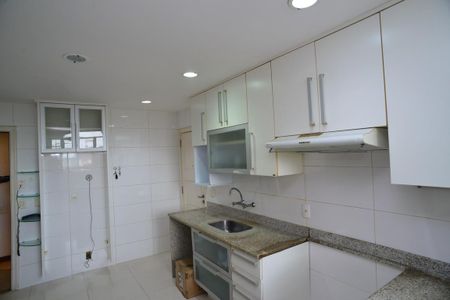 Apartamento à venda com 225m², 4 quartos e 3 vagasCozinha