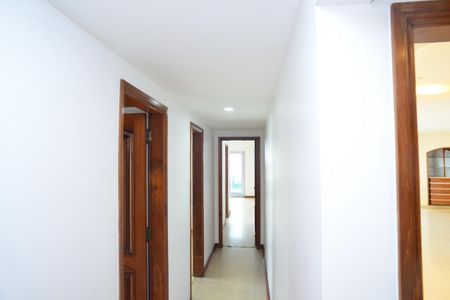 Apartamento à venda com 225m², 4 quartos e 3 vagasCorredor