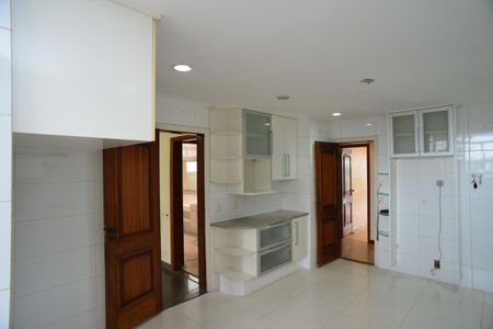 Apartamento à venda com 225m², 4 quartos e 3 vagasCozinha