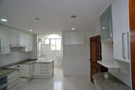 Apartamento à venda com 225m², 4 quartos e 3 vagasCozinha