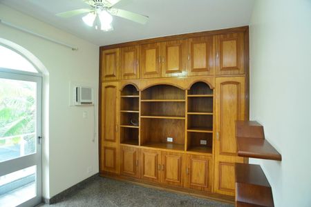 Apartamento à venda com 225m², 4 quartos e 3 vagasEscritório