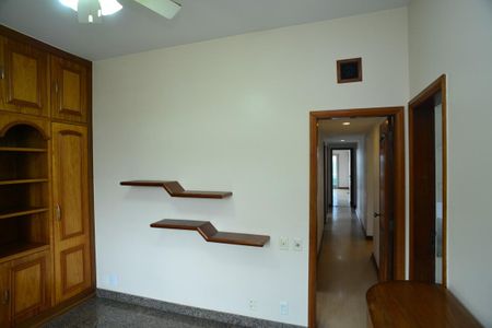 Apartamento à venda com 225m², 4 quartos e 3 vagasEscritório