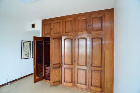 Apartamento à venda com 225m², 4 quartos e 3 vagasSuíte