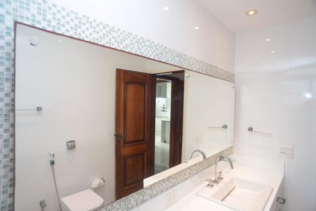 Apartamento à venda com 225m², 4 quartos e 3 vagasBanheiro Social