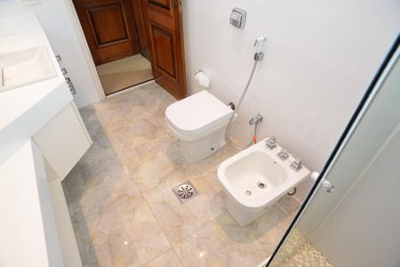 Apartamento à venda com 225m², 4 quartos e 3 vagasBanheiro Social