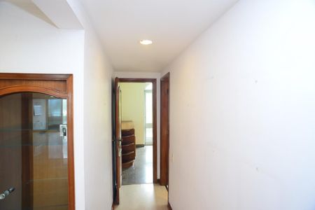 Apartamento à venda com 225m², 4 quartos e 3 vagasCorredor