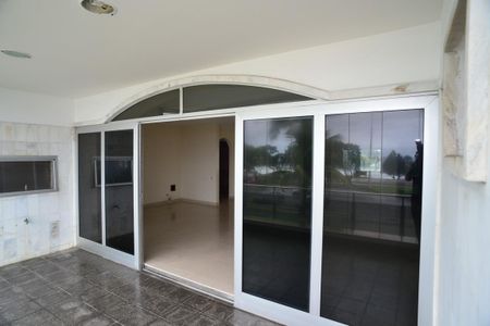 Apartamento à venda com 225m², 4 quartos e 3 vagasVaranda