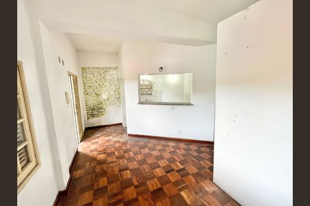 Casa à venda com 419m², 5 quartos e 4 vagas Casa à venda com 419m², 5 quartos e 4 vagasSala/Cozinha 2