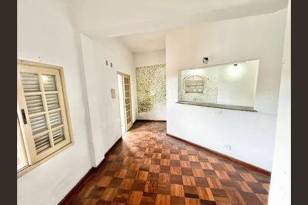 Casa à venda com 419m², 5 quartos e 4 vagas Casa à venda com 419m², 5 quartos e 4 vagasSala/Cozinha 2