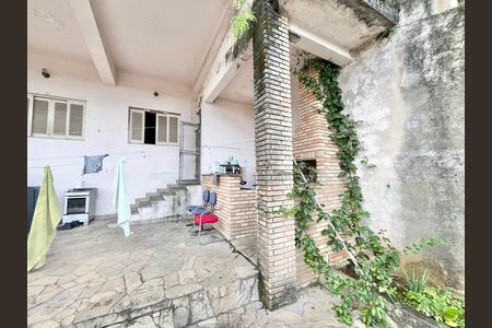 Casa à venda com 419m², 5 quartos e 4 vagas Casa à venda com 419m², 5 quartos e 4 vagas Varanda 2