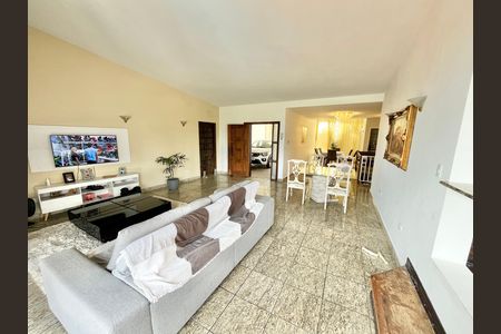 Casa à venda com 419m², 5 quartos e 4 vagas Casa à venda com 419m², 5 quartos e 4 vagasSala