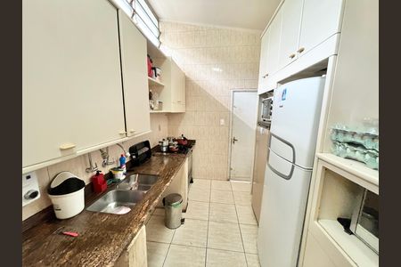 Casa à venda com 419m², 5 quartos e 4 vagas Casa à venda com 419m², 5 quartos e 4 vagasCozinha