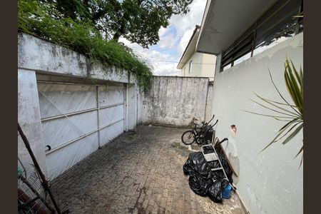 Casa à venda com 419m², 5 quartos e 4 vagas Casa à venda com 419m², 5 quartos e 4 vagasGaragem