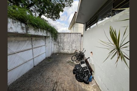 Casa à venda com 419m², 5 quartos e 4 vagas Casa à venda com 419m², 5 quartos e 4 vagasGaragem