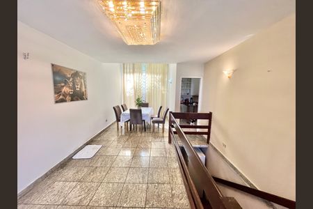 Casa à venda com 419m², 5 quartos e 4 vagas Casa à venda com 419m², 5 quartos e 4 vagasSala