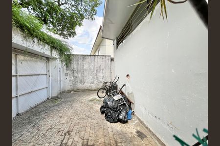 Casa à venda com 419m², 5 quartos e 4 vagas Casa à venda com 419m², 5 quartos e 4 vagasGaragem