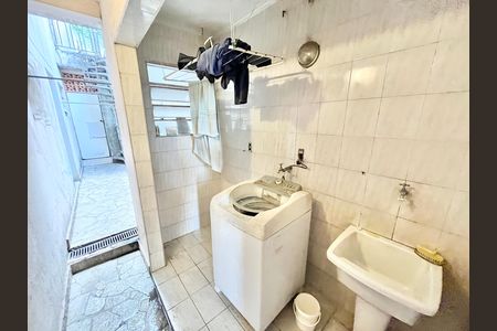 Casa à venda com 419m², 5 quartos e 4 vagas Casa à venda com 419m², 5 quartos e 4 vagasÁrea de Serviço 2