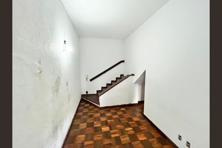 Casa à venda com 419m², 5 quartos e 4 vagas Casa à venda com 419m², 5 quartos e 4 vagasQuarto 4