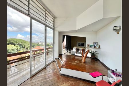 Casa à venda com 419m², 5 quartos e 4 vagas Casa à venda com 419m², 5 quartos e 4 vagasSala
