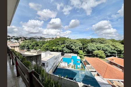 Casa à venda com 419m², 5 quartos e 4 vagas Casa à venda com 419m², 5 quartos e 4 vagasVaranda da Sala