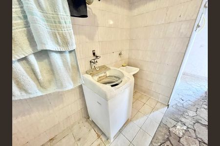 Casa à venda com 419m², 5 quartos e 4 vagas Casa à venda com 419m², 5 quartos e 4 vagasÁrea de Serviço 2