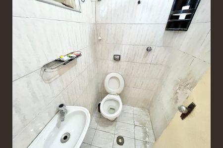 Casa à venda com 419m², 5 quartos e 4 vagas Casa à venda com 419m², 5 quartos e 4 vagasBanheiro da Churrasqueira