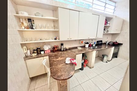 Casa à venda com 419m², 5 quartos e 4 vagas Casa à venda com 419m², 5 quartos e 4 vagasCozinha
