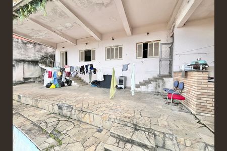 Casa à venda com 419m², 5 quartos e 4 vagas Casa à venda com 419m², 5 quartos e 4 vagas Varanda 2