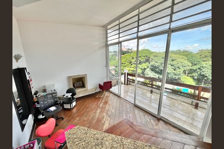 Casa à venda com 419m², 5 quartos e 4 vagas Casa à venda com 419m², 5 quartos e 4 vagasSala