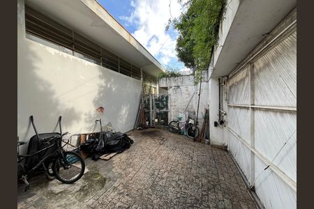 Casa à venda com 419m², 5 quartos e 4 vagas Casa à venda com 419m², 5 quartos e 4 vagasGaragem