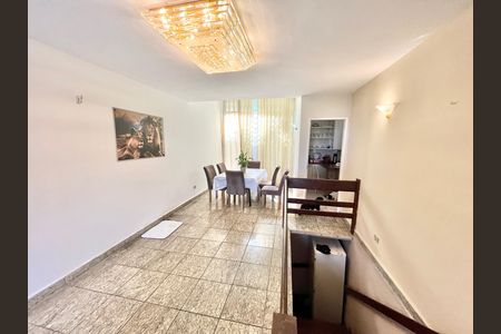 Casa à venda com 419m², 5 quartos e 4 vagas Casa à venda com 419m², 5 quartos e 4 vagasSala