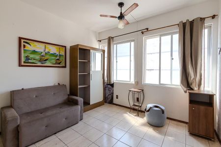 Sala/Quarto de kitnet/studio para alugar com 1 quarto, 30m² em Centro Histórico, Porto Alegre