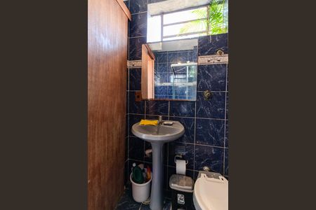 Banheiro de kitnet/studio para alugar com 1 quarto, 30m² em Centro Histórico, Porto Alegre